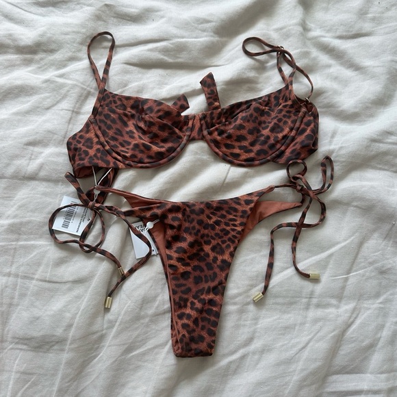 SOLD๐ - Picture 1 of 3